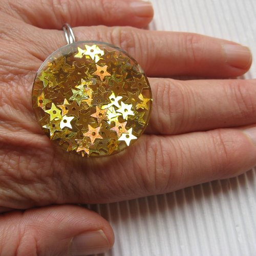 Grande bague ajustable unisexe étoiles dorées en résine diamètre 35mm