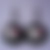 Boucles d'oreilles fantaisie, chiot kawaii, sur fond noir en résine / diamètre 25mm