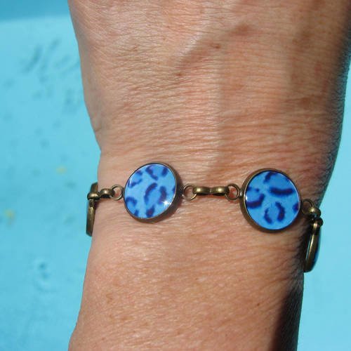 Bracelet petits cabochons, léopard camaieu bleu, sertis en résine / diamètre 12mm