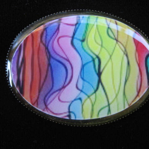 Broche ovale, motifs multicolores, sertie en résine / taille 30mmx40mm