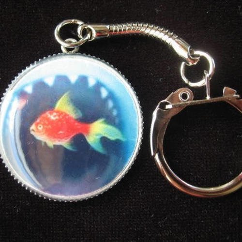 Porte-clés fantaisie, poisson et requin, serti en résine / diamètre 30mm
