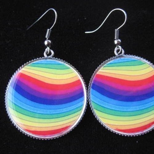 Boucles d'oreilles pop, arc-en-ciel multicolore, serties en résine / diamètre 30mm