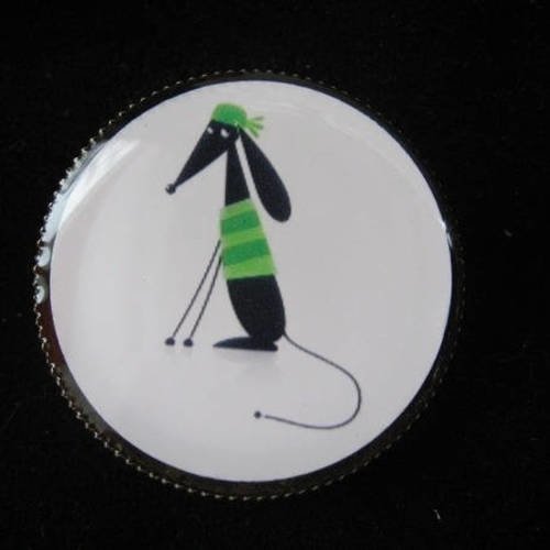 Bague fantaisie, mode canine vert, sertie en résine / diamètre 30mm