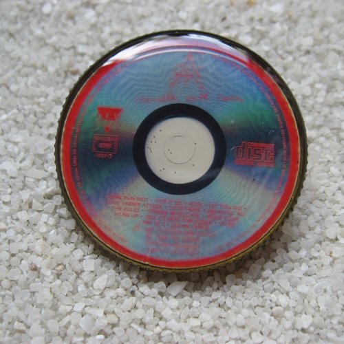 Broche unisexe vintage disque fragile sertie en résine diamètre 30mm