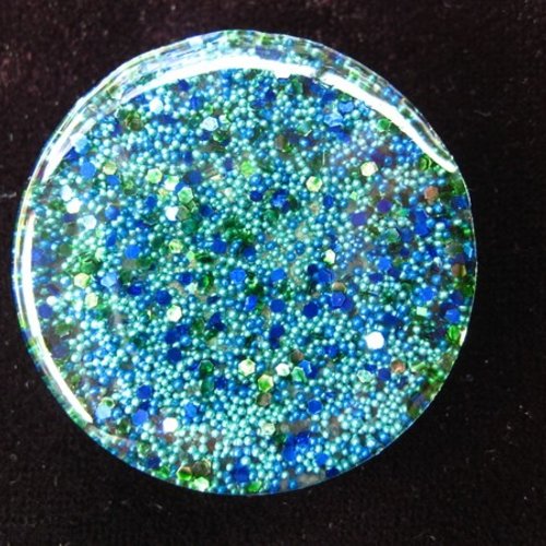 Grande bague fantaisie, microperles bleues/vertes, en résine / diamètre 35mm