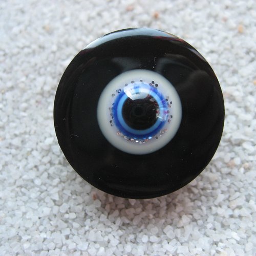 Bague fantaisie, mon oeil bleu, sur fond noir en résine / diamètre 25mm
