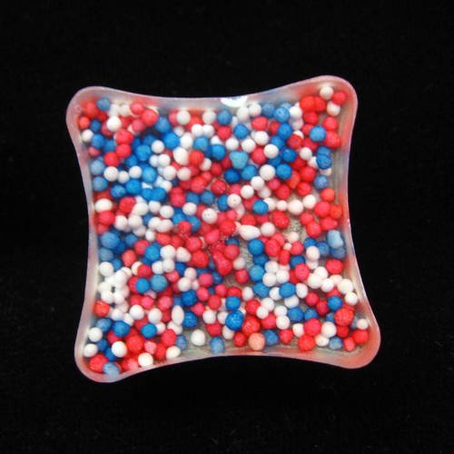 Promotion bague carrée, miniperles bleues, blanches et rouges, en résine / taille 28mmx28mm