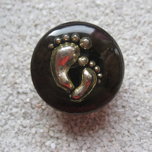 Bague unisexe ajustable petits petons sur fond noir en résine diamètre 25mm, pour femme