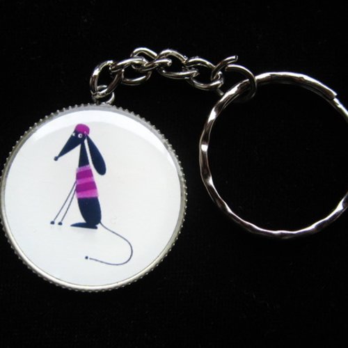 Porte-clés fantaisie, mode canine fuchsia, serti en résine / diamètre 30mm