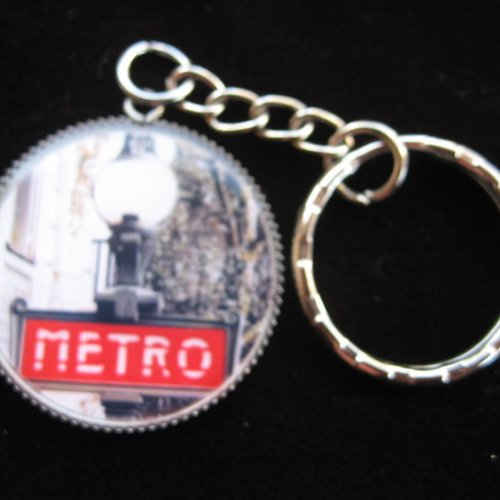 Porte-clés vintage, métro parisien, serti en résine / diamètre 30mm