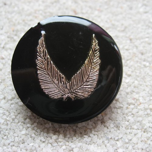Grande bague ajustable unisexe les ailes du désir argentées sur fond noir en résine diamètre 35mm
