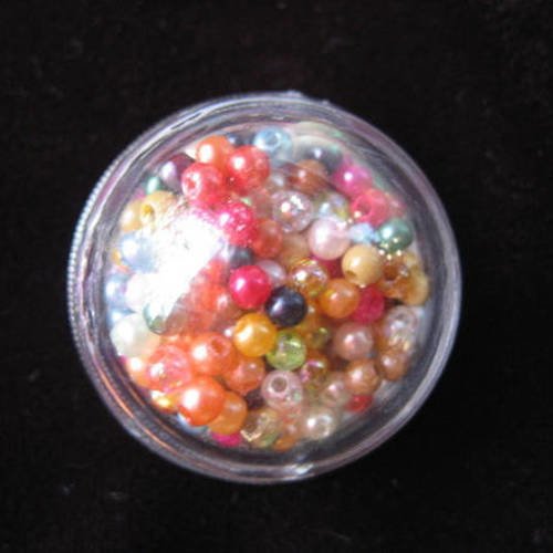Bague grand dome, perles multicolores mobiles, dans une demi-sphère plexi, diamètre 30mm