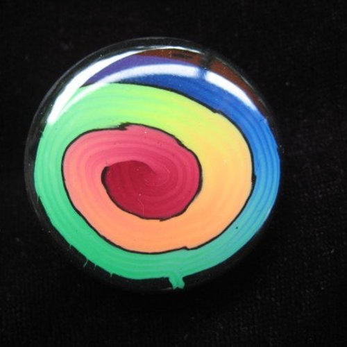 Grande bague graphique, spirale multicolore, sur fond noir en fimo / diamètre 30mm 