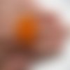Bague ajustable unisexe sable orange sur fond transparent en résine diamètre 25mm
