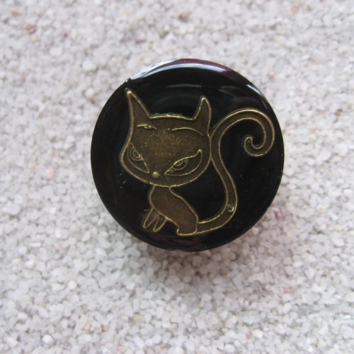 Bague ajustable unisexe chaton bronze sur fond noir en résine diamètre 25mm