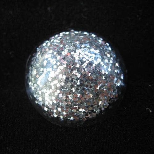 Bague petit cabochon ajustable unisexe paillettes argentées en résine diamètre 25mm