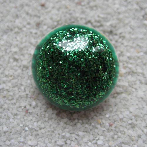Bague petit cabochon ajustable unisexe paillettes vertes en résine diamètre 25mm