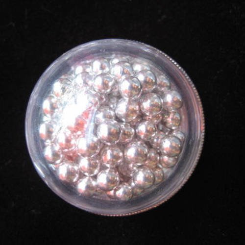 Bague grand dome ajustable, perles argentées mobiles, sertie dans une demi-sphère plexi, diamètre 30mm