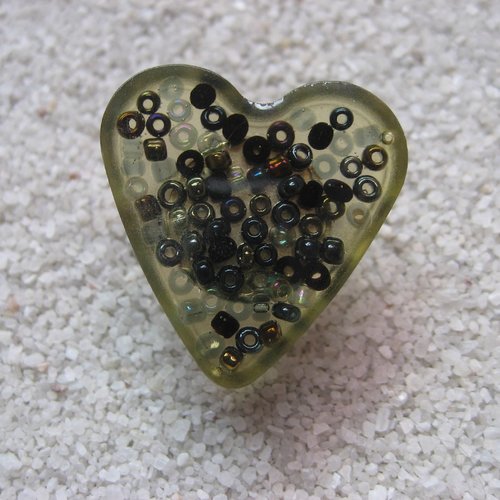 Bague unisexe ajustable cabochon coeur perles rocailles noires en résine taille 25mmx25mm