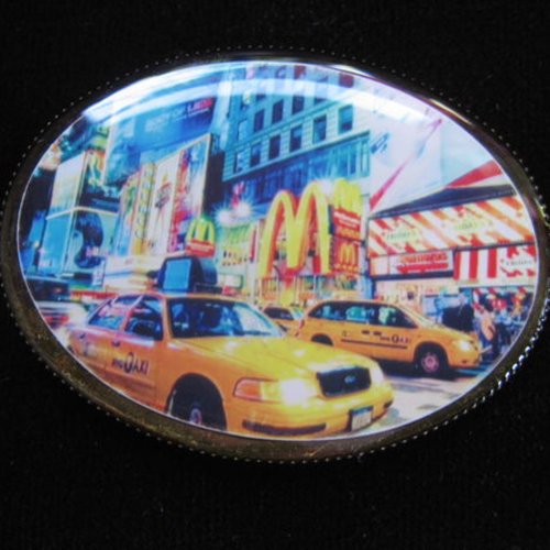 Broche ovale vintage, taxis new-york, sertie en résine / taille 30mmx40mm