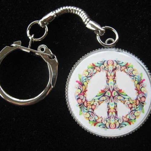Porte-clés vintage, peace and love multicolore, serti en résine  / diamètre 30mm