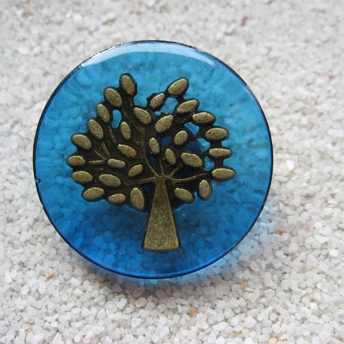 Grande bague zen, arbre de vie bronze, sur fond bleu en résine / diamètre 35mm