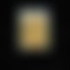 Bague carrée graphique, estampe dorée, sur fond blanc nacré en résine / taille 25mmx25mm