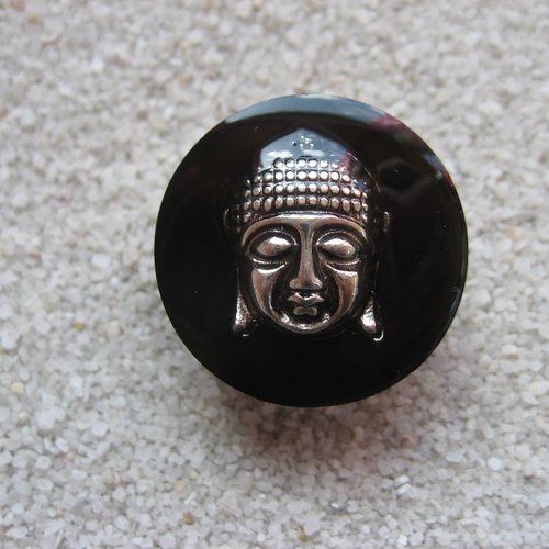 Bague ajustable unisexe bouddha argenté sur fond noir en résine diamètre 25mm