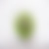 Bague fantaisie, microperles argentées, sur fond vert en résine / diamètre 25mm