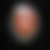 Grande bague graphique, perle blanche, sur fond orange et blanc nacré en résine / diamètre 35mm