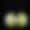 Boucles d'oreilles pop, motifs blancs et noirs sur fond jaune, en fimo / diamètre 25mm