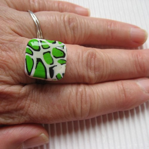 Promotion petite bague carrée ajustable, motif léopard vert et blanc, en fimo, taille 20mmx20mm