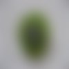 Bague ajustable, microperles argentées, sur fond vert en résine, diamètre 25mm, pour femme ou homme