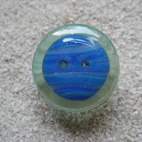 Petite bague ajustable unisexe cabochon camaieu bleu en fimo sur fond turquoise en résine diamètre 25mm