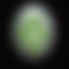 Très grande bague ajustable unisexe cabochon motif léopard vert en fimo sur fond blanc nacré en résine diamètre 40mm