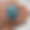 Grande bague ajustable, cabochon spirale turquoise et marron en fimo, sur fond bleu en résine, diamètre 35mm