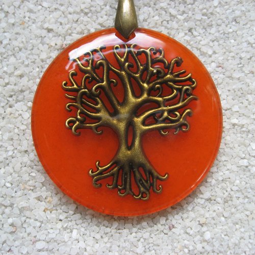Pendentif unisexe arbre de vie bronze sur fond orange en résine diamètre 40mm