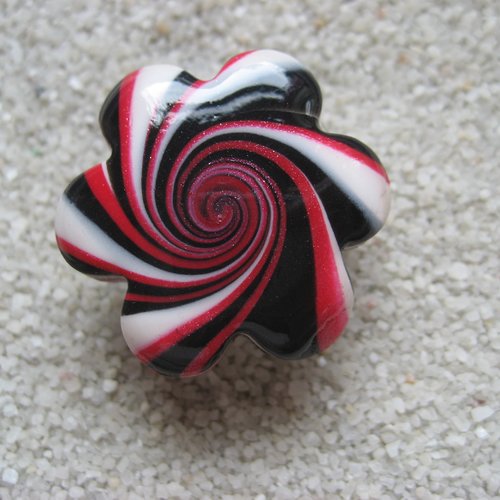 Promotion bague unisexe ajustable fleur spirale rouge et noire en fimo taille 30mmx30mm