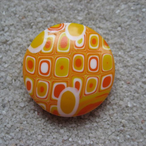 Bague unisexe anneau de doigt facilement ajustable cabochon géométrique jaune et orange en fimo diamètre 30mm