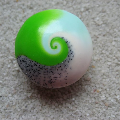 Bague anneau de doigt ajustable unisexe cabochon spirale verte et blanche argentée en fimo diamètre 30mm