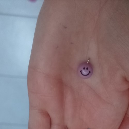 Breloque smiley mauve