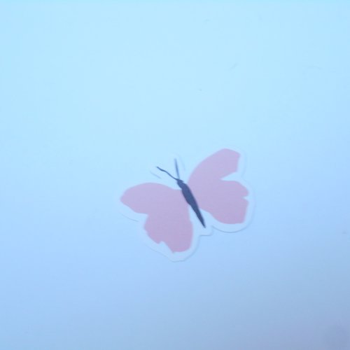 Découpe papier scrapbooking papillon rose clair