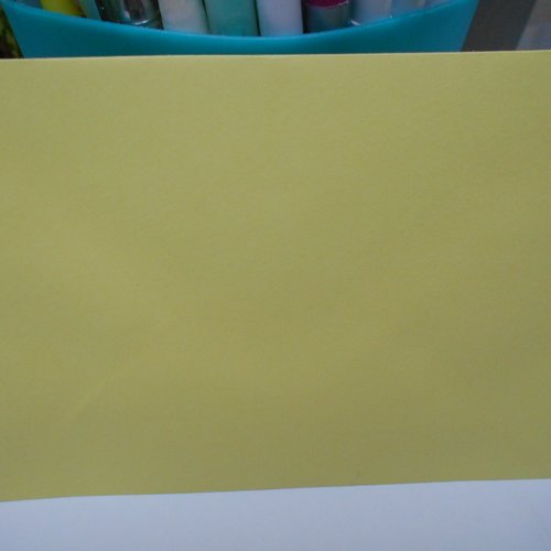 Enveloppe jaune pastel
