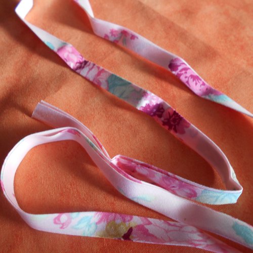 Biais en coton fleurs roses