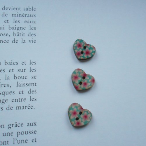 Lot 3 boutons bois coeur motifs floraux