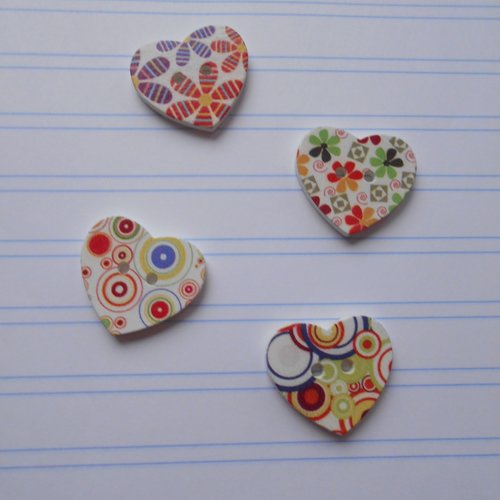 Lot 4 gros boutons bois forme coeur motifs géométriques et stylisés