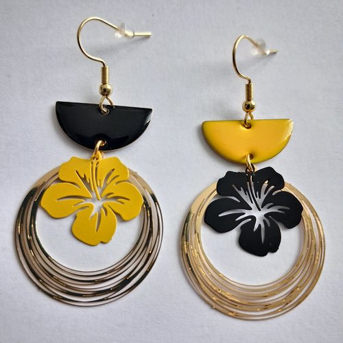 Boucles d'oreilles asymétriques