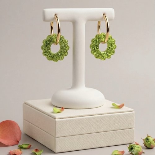 Boucles d oreilles avec charms fleurs