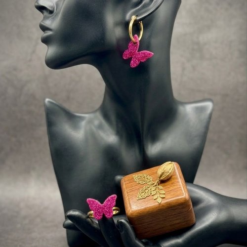 Boucles d’oreilles avec une paire de charms interchangeables