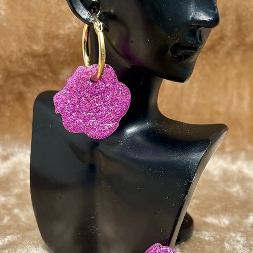 Boucles d oreilles créoles avec leur paire de charms en résine